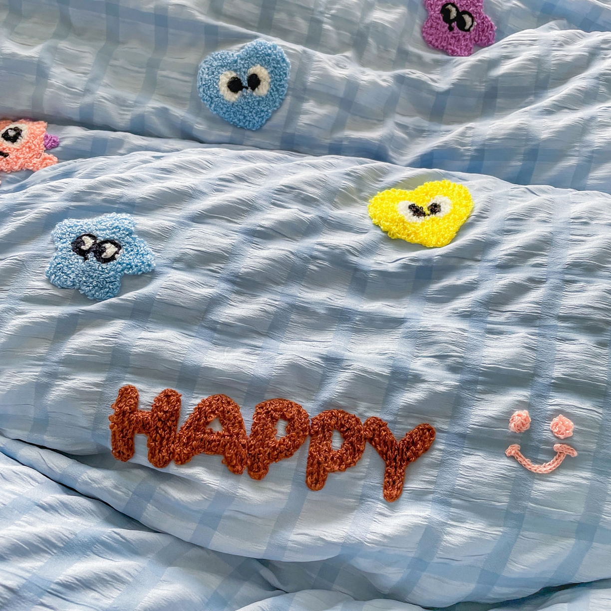 91家纺网 家纺一手货源 找家纺 千希家纺 2025新款高克重超柔泡泡纱毛巾绣泡芙精灵系列四件套 泡芙精灵-天空蓝