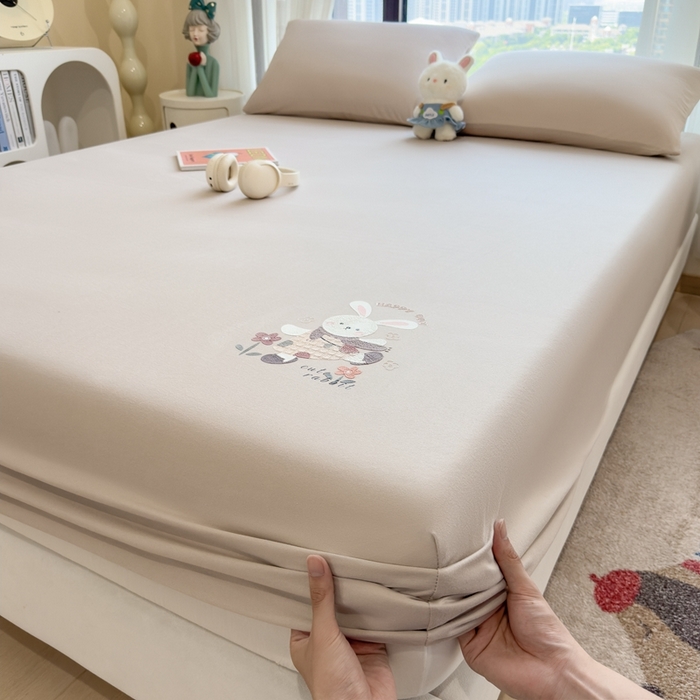 91家纺网 家纺一手货源 找家纺 米菲 2025新款高密针织棉印花床笠-梦幻 梦幻--卡其色