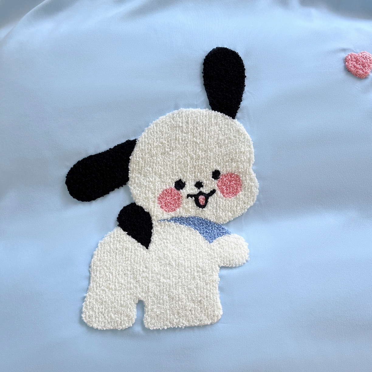 91家纺网 家纺一手货源 找家纺 雨菲家纺 2025新款学生季水洗棉毛巾绣花荷叶花边三件套四件套床单床笠款 开心狗蓝