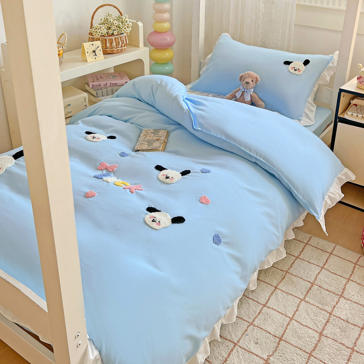 91家纺网 家纺一手货源 找家纺 雨菲家纺 2025新款学生季水洗棉毛巾绣花荷叶花边三件套四件套床单床笠款 开心狗蓝