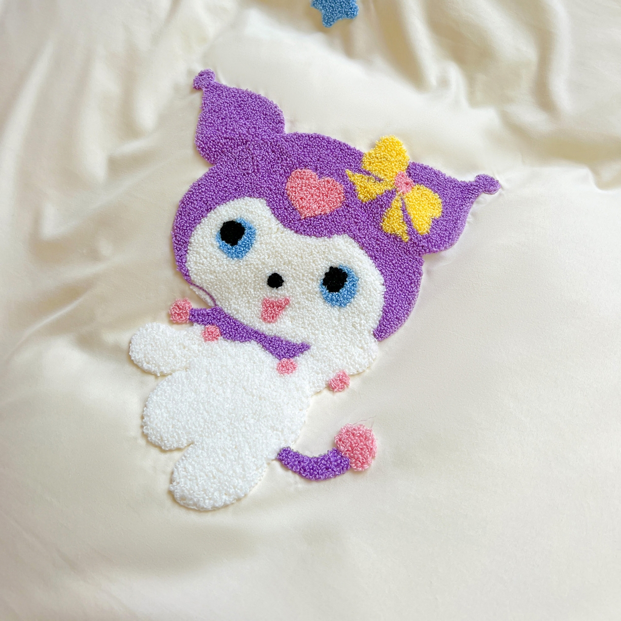 91家纺网 家纺一手货源 找家纺 雨菲家纺 2025新款学生季水洗棉毛巾绣花荷叶花边三件套四件套床单床笠款 米米兔杏紫