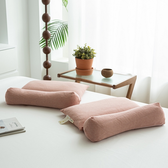 91家纺网 家纺一手货源 找家纺 （总）萌番宝 2025新款A类水洗棉全棉三角方格二合一组合荞麦枕头草本清香荞麦腰枕