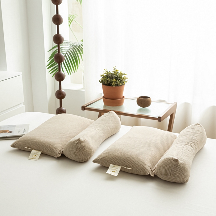 91家纺网 家纺一手货源 找家纺 萌番宝 2025新款A类水洗棉全棉三角方格二合一组合荞麦枕头草本清香荞麦腰枕 卡其色三角46*16+方枕46*28