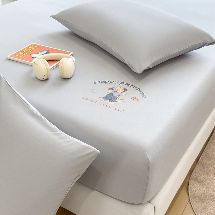 91家纺网 家纺一手货源 找家纺 米菲 2025新款高密针织棉印花床笠-梦幻 梦幻--高级灰