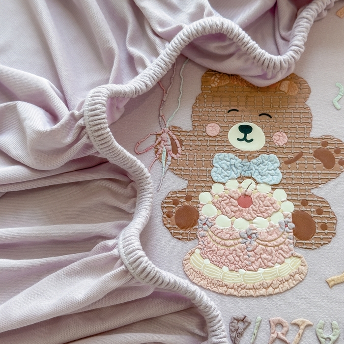 91家纺网 家纺一手货源 找家纺 米菲 2025新款高密针织棉印花床笠-梦幻 梦幻--香芋紫