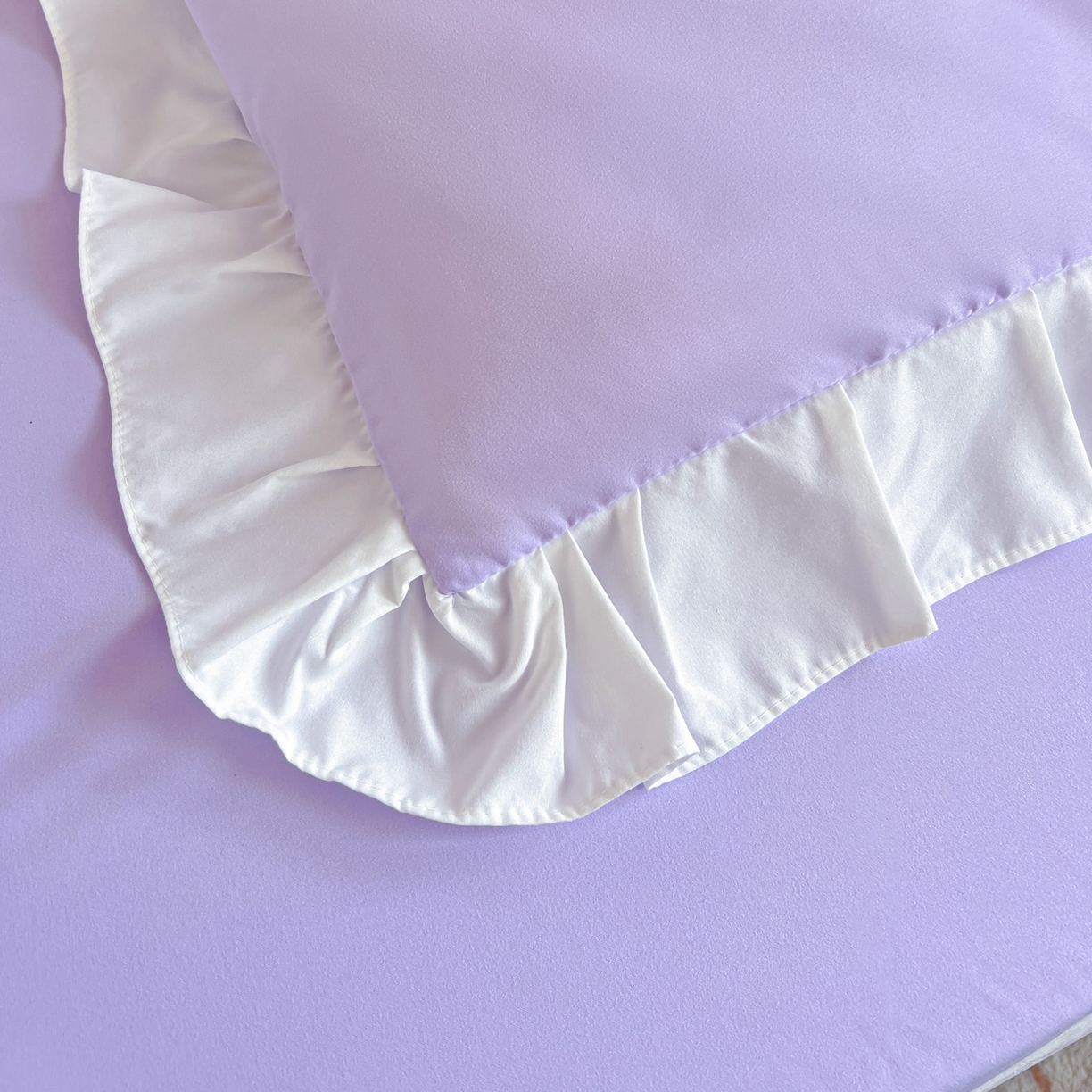 91家纺网 家纺一手货源 找家纺 雨菲家纺 2025新款学生季水洗棉毛巾绣花荷叶花边三件套四件套床单床笠款 米米兔紫