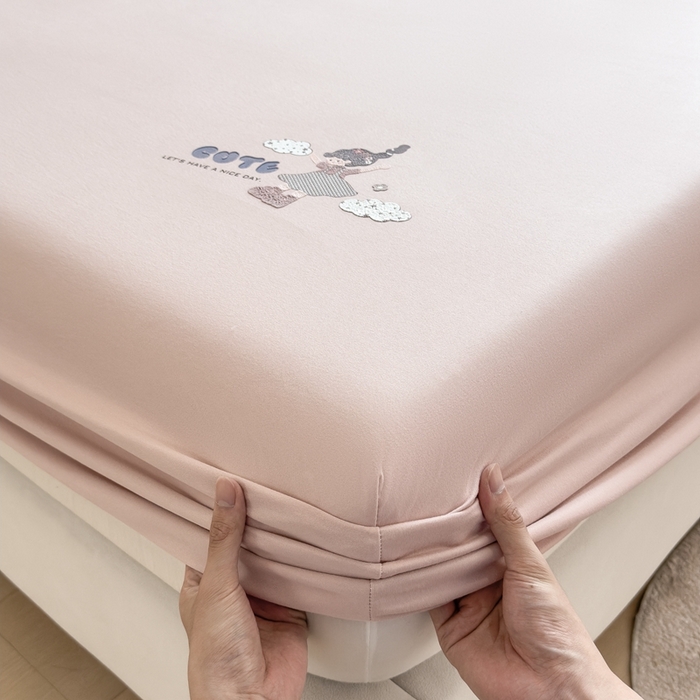 91家纺网 家纺一手货源 找家纺 米菲 2025新款高密针织棉印花床笠-梦幻 梦幻--少女粉