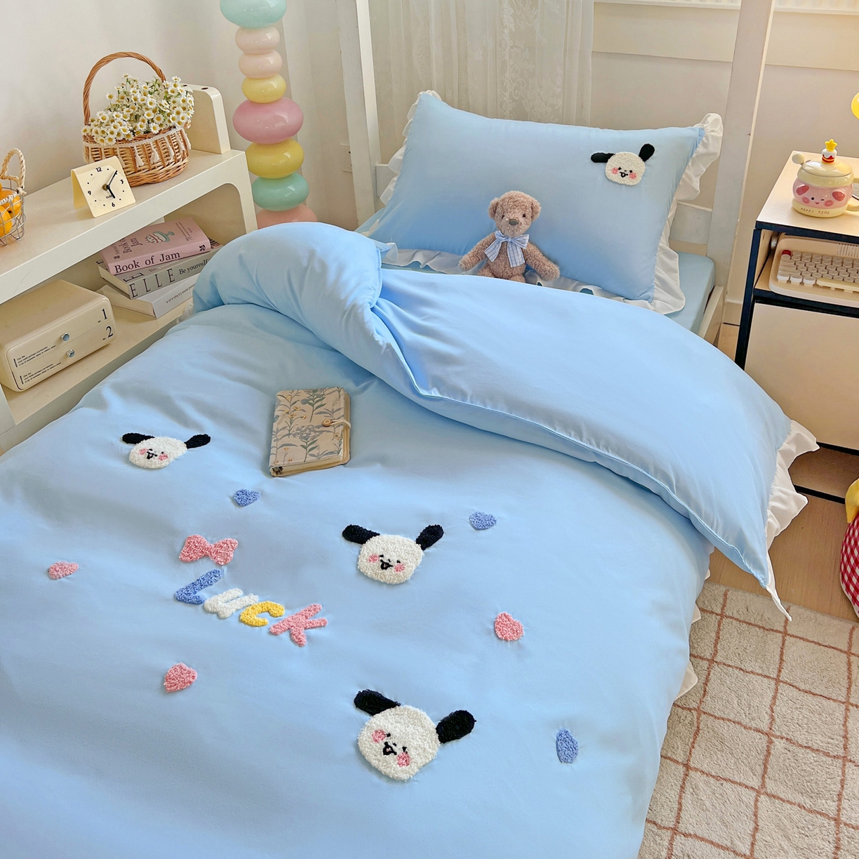 91家纺网 家纺一手货源 找家纺 雨菲家纺 2025新款学生季水洗棉毛巾绣花荷叶花边三件套四件套床单床笠款 开心狗蓝