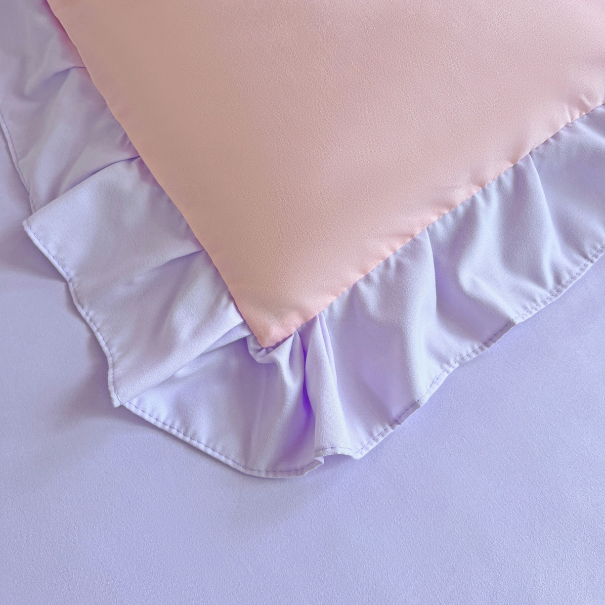 91家纺网 家纺一手货源 找家纺 雨菲家纺 2025新款学生季水洗棉毛巾绣花荷叶花边三件套四件套床单床笠款 米米兔粉紫