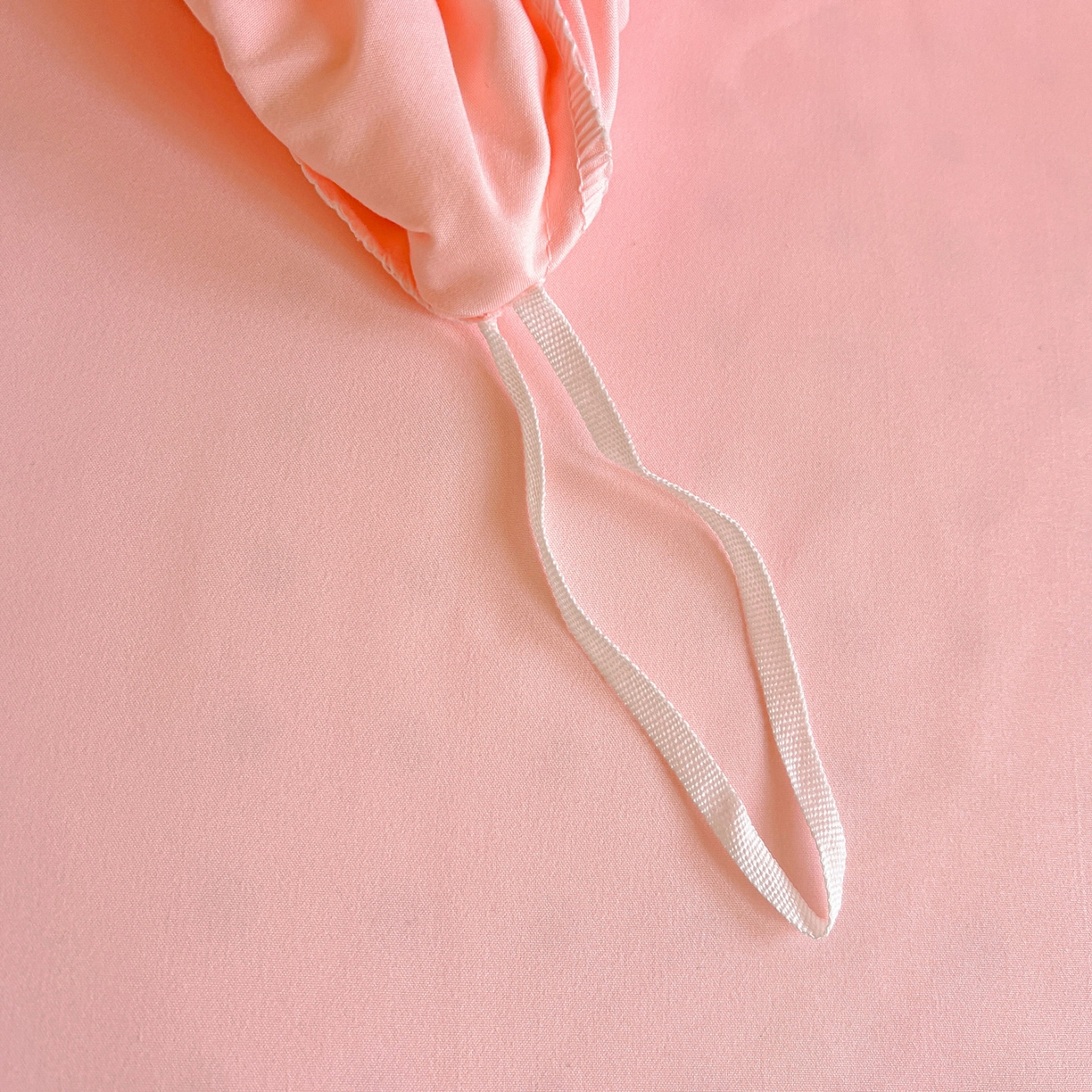 91家纺网 家纺一手货源 找家纺 雨菲家纺 2025新款学生季水洗棉毛巾绣花荷叶花边三件套四件套床单床笠款 美人鱼粉