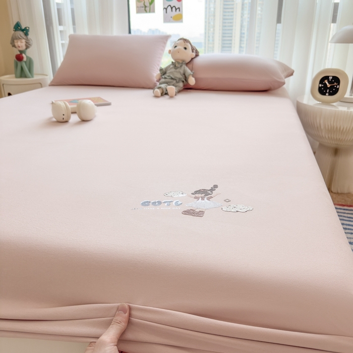 91家纺网 家纺一手货源 找家纺 米菲 2025新款高密针织棉印花床笠-梦幻 梦幻--少女粉