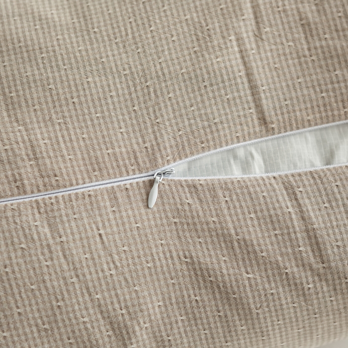 91家纺网 家纺一手货源 找家纺 萌番宝 2025新款A类水洗棉全棉三角方格二合一组合荞麦枕头草本清香荞麦腰枕 灰色三角46*16+方枕46*28