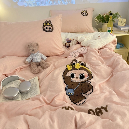 罗亿家纺 2025新款云感双层纱卡通毛巾绣四件套（拉布布系列场景一） 可爱布布-粉