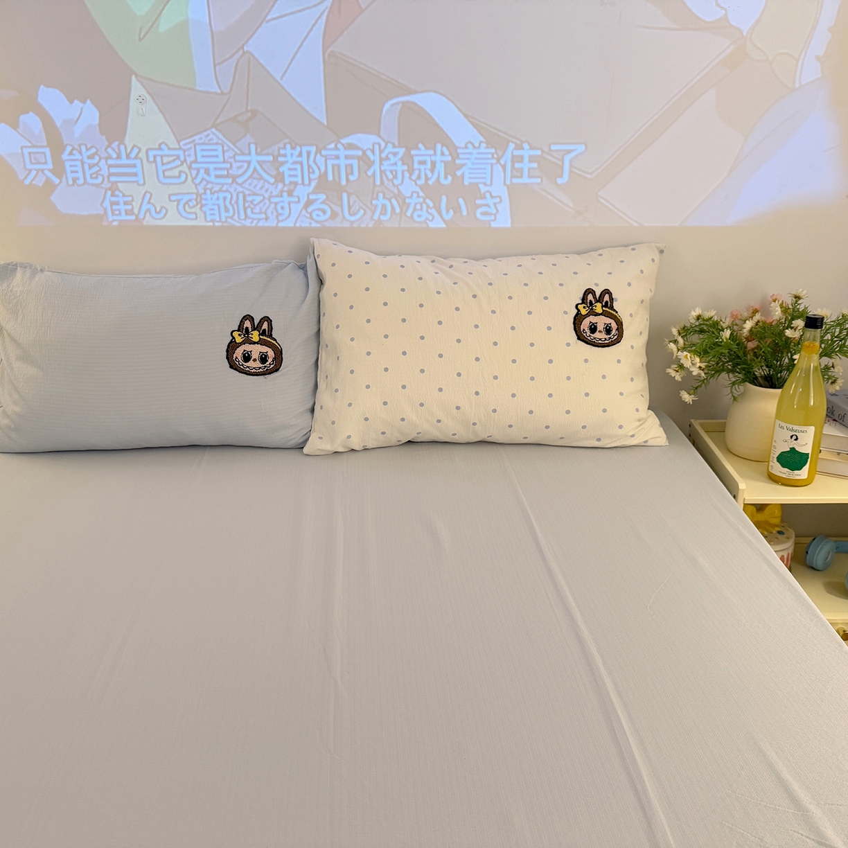 91家纺网 家纺一手货源 找家纺 罗亿家纺 2025新款云感双层纱卡通毛巾绣四件套（拉布布系列场景一） 可爱布布-蓝波点