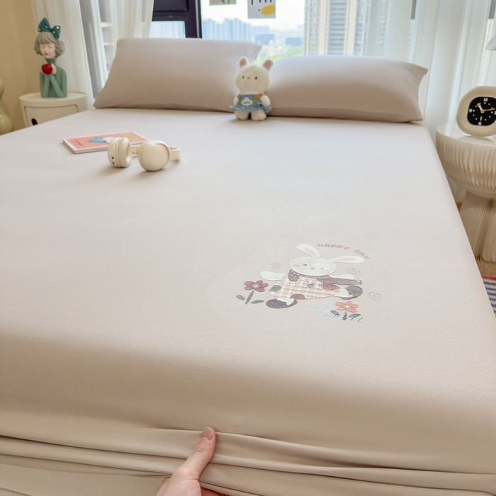 91家纺网 家纺一手货源 找家纺 米菲 2025新款高密针织棉印花床笠-梦幻 梦幻--卡其色