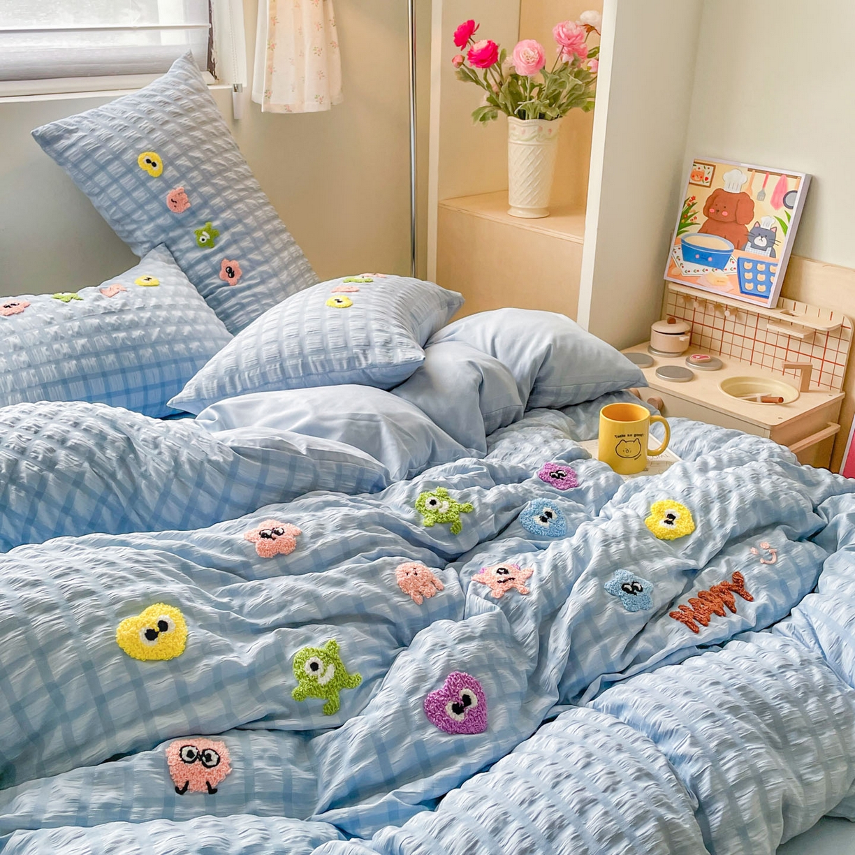 91家纺网 家纺一手货源 找家纺 千希家纺 2025新款高克重超柔泡泡纱毛巾绣泡芙精灵系列四件套 泡芙精灵-天空蓝