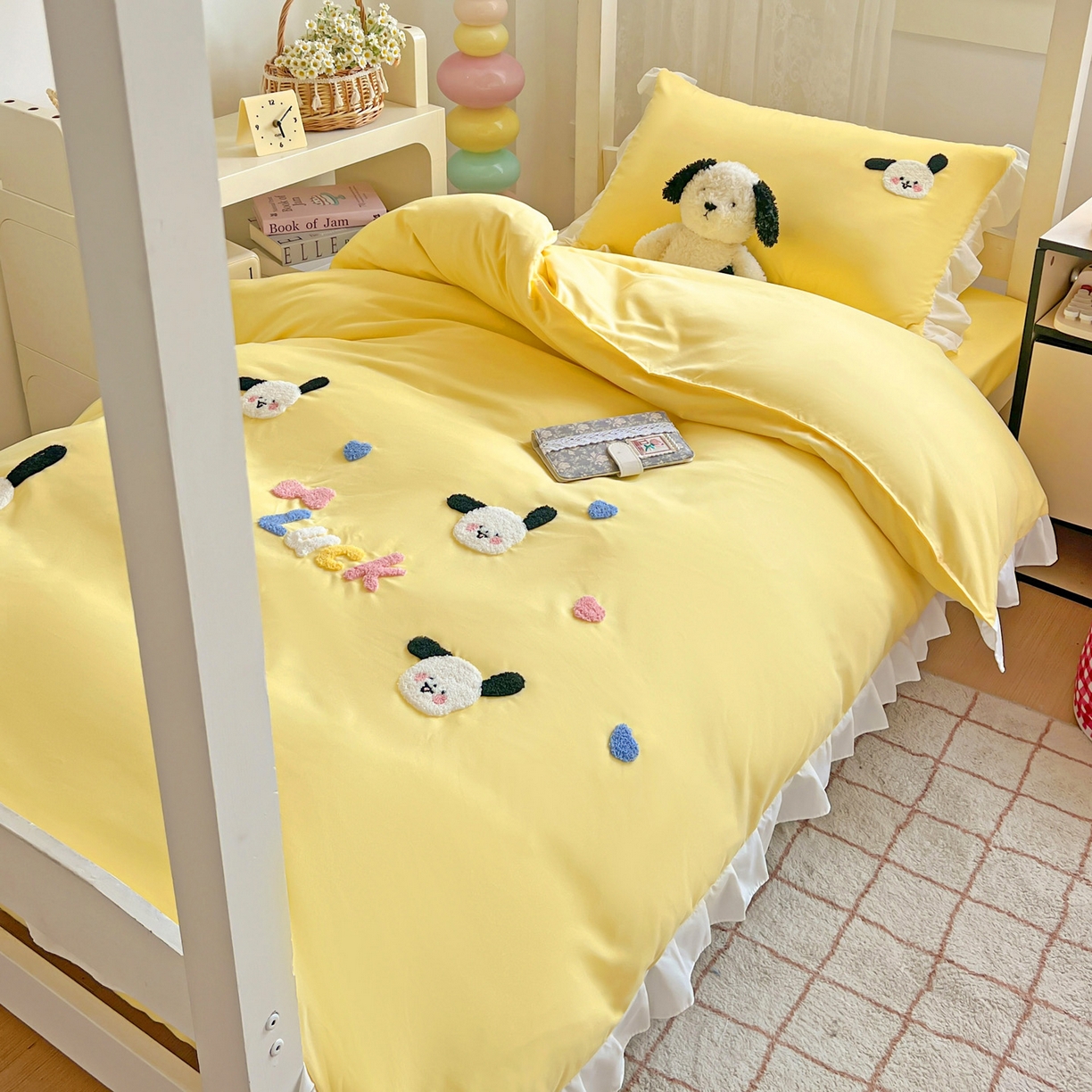 91家纺网 家纺一手货源 找家纺 雨菲家纺 2025新款学生季水洗棉毛巾绣花荷叶花边三件套四件套床单床笠款 开心狗黄