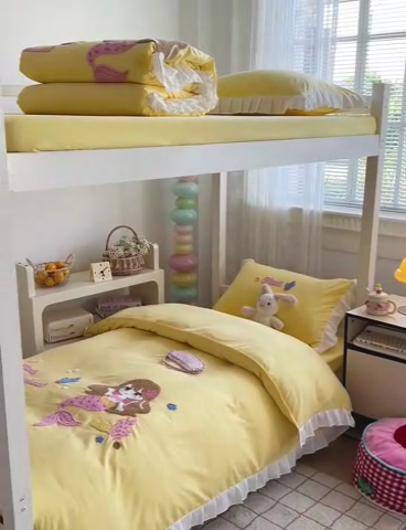 91家纺网 家纺一手货源 找家纺 雨菲家纺 2025新款学生季水洗棉毛巾绣花荷叶花边三件套四件套床单床笠款 美人鱼黄