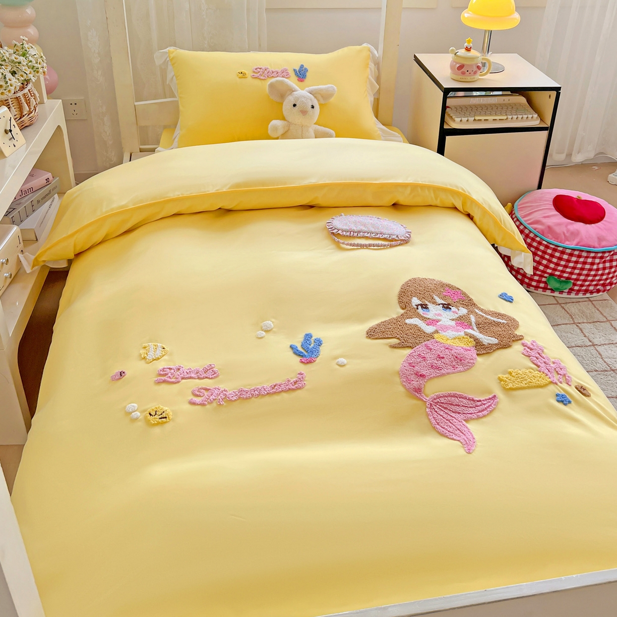 91家纺网 家纺一手货源 找家纺 雨菲家纺 2025新款学生季水洗棉毛巾绣花荷叶花边三件套四件套床单床笠款 美人鱼黄