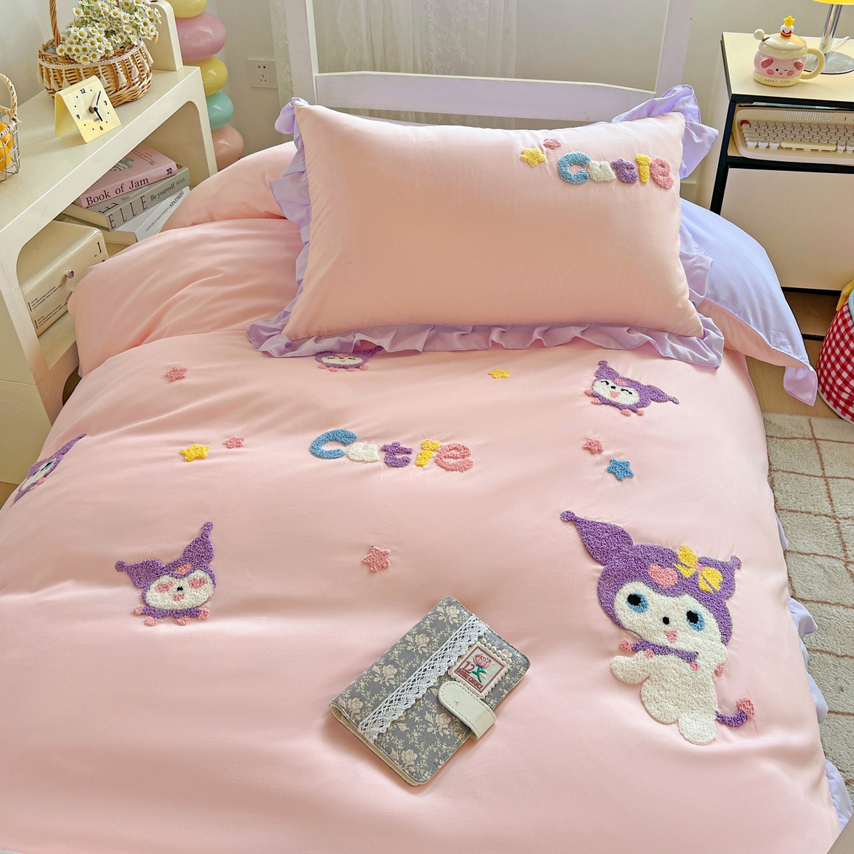 91家纺网 家纺一手货源 找家纺 雨菲家纺 2025新款学生季水洗棉毛巾绣花荷叶花边三件套四件套床单床笠款 米米兔粉紫