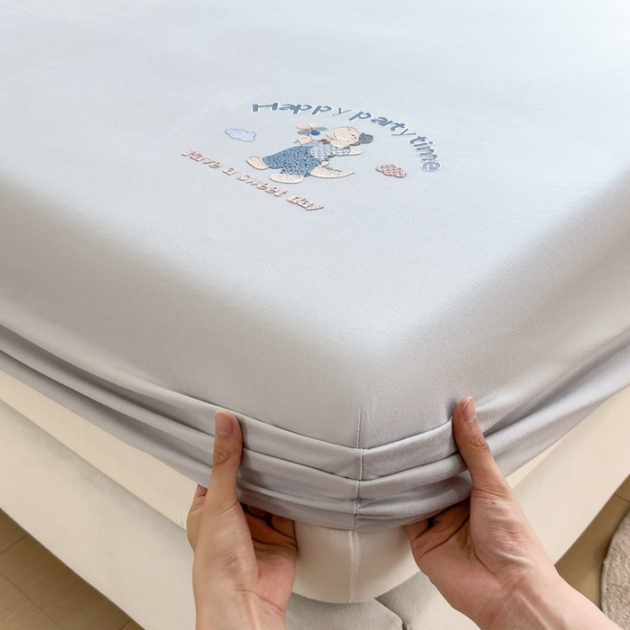 91家纺网 家纺一手货源 找家纺 米菲 2025新款高密针织棉印花床笠-梦幻 梦幻--高级灰