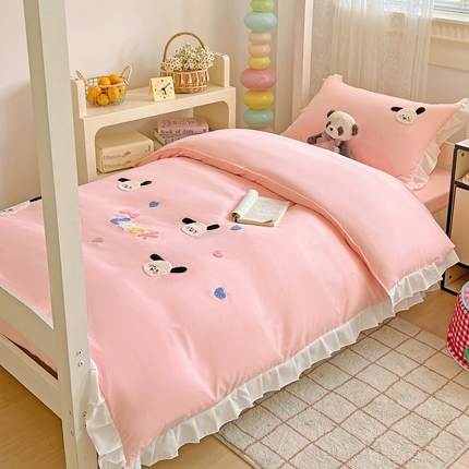 雨菲家纺 2025新款学生季水洗棉毛巾绣花荷叶花边三件套四件套床单床笠款 开心狗粉