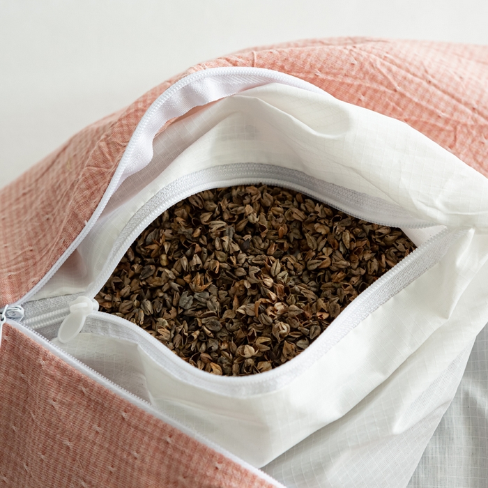 91家纺网 家纺一手货源 找家纺 萌番宝 2025新款A类水洗棉全棉三角方格二合一组合荞麦枕头草本清香荞麦腰枕 豆沙色三角46*16+方枕46*28