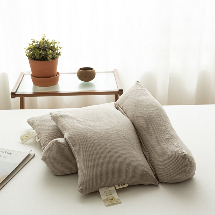 91家纺网 家纺一手货源 找家纺 萌番宝 2025新款A类水洗棉全棉三角方格二合一组合荞麦枕头草本清香荞麦腰枕 灰色三角46*16+方枕46*28