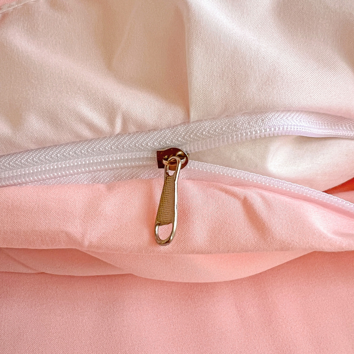 91家纺网 家纺一手货源 找家纺 雨菲家纺 2025新款学生季水洗棉毛巾绣花荷叶花边三件套四件套床单床笠款 美人鱼粉