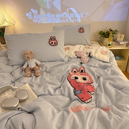 罗亿家纺 2025新款云感双层纱卡通毛巾绣四件套（拉布布系列场景一） 可爱布布-蓝