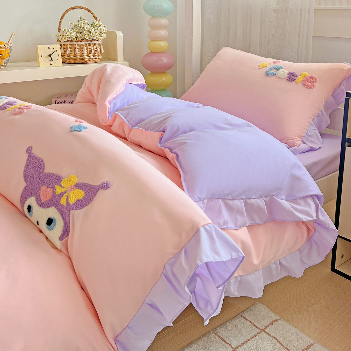 91家纺网 家纺一手货源 找家纺 雨菲家纺 2025新款学生季水洗棉毛巾绣花荷叶花边三件套四件套床单床笠款 米米兔粉紫