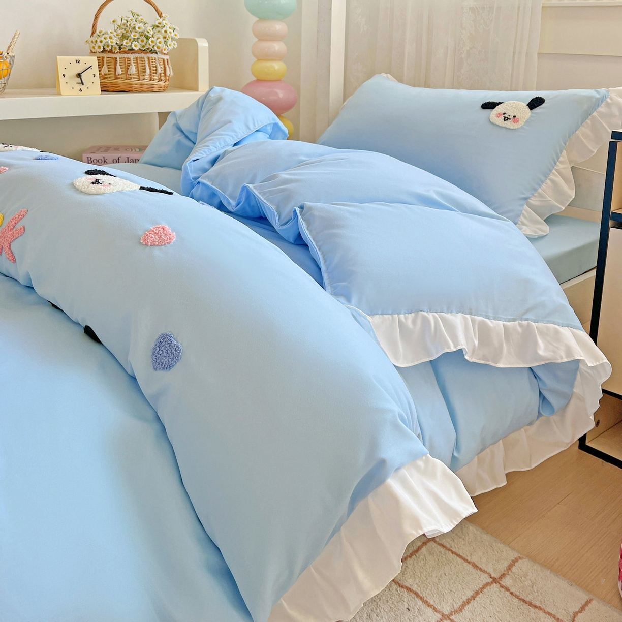 91家纺网 家纺一手货源 找家纺 雨菲家纺 2025新款学生季水洗棉毛巾绣花荷叶花边三件套四件套床单床笠款 开心狗蓝