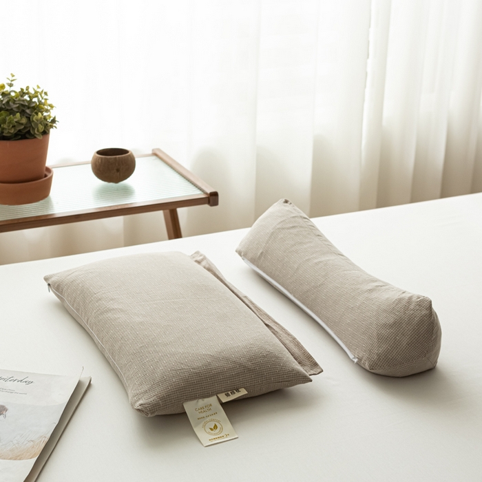 91家纺网 家纺一手货源 找家纺 萌番宝 2025新款A类水洗棉全棉三角方格二合一组合荞麦枕头草本清香荞麦腰枕 灰色三角46*16+方枕46*28