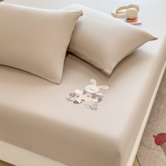 91家纺网 家纺一手货源 找家纺 米菲 2025新款高密针织棉印花床笠-梦幻 梦幻--卡其色