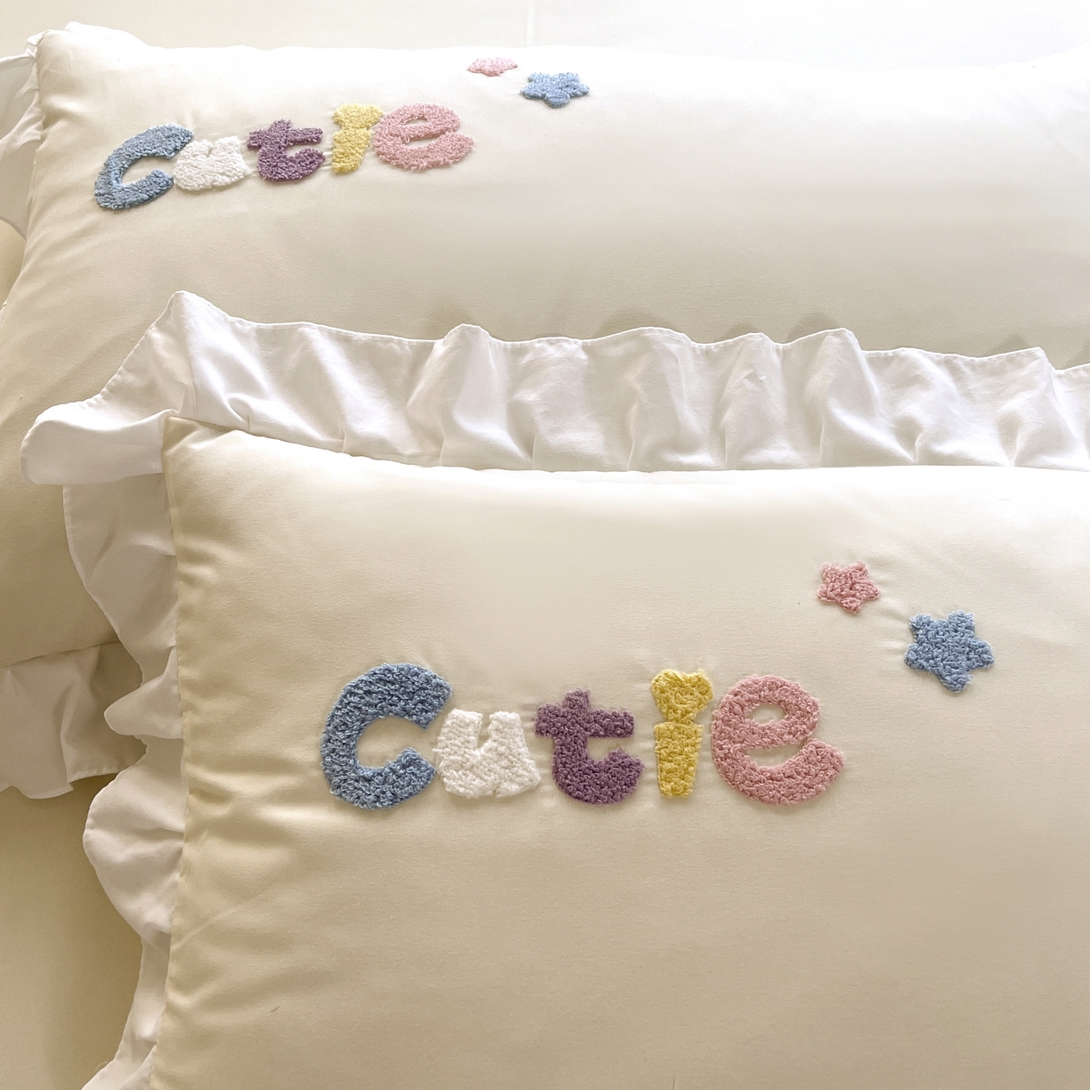 91家纺网 家纺一手货源 找家纺 雨菲家纺 2025新款学生季水洗棉毛巾绣花荷叶花边三件套四件套床单床笠款 米米兔杏