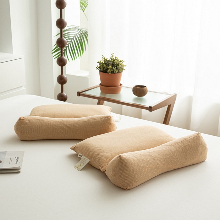 91家纺网 家纺一手货源 找家纺 萌番宝 2025新款A类水洗棉全棉三角方格二合一组合荞麦枕头草本清香荞麦腰枕 黄色三角46*16+方枕46*28