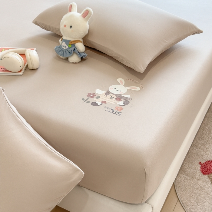 91家纺网 家纺一手货源 找家纺 米菲 2025新款高密针织棉印花床笠-梦幻 梦幻--卡其色