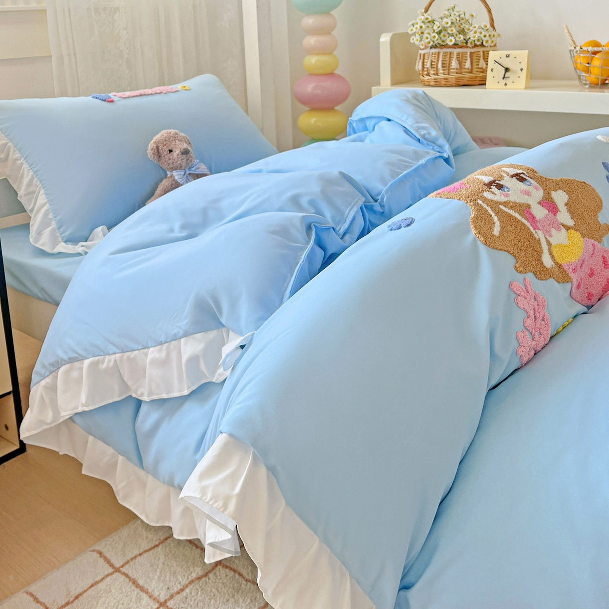 91家纺网 家纺一手货源 找家纺 雨菲家纺 2025新款学生季水洗棉毛巾绣花荷叶花边三件套四件套床单床笠款 美人鱼蓝