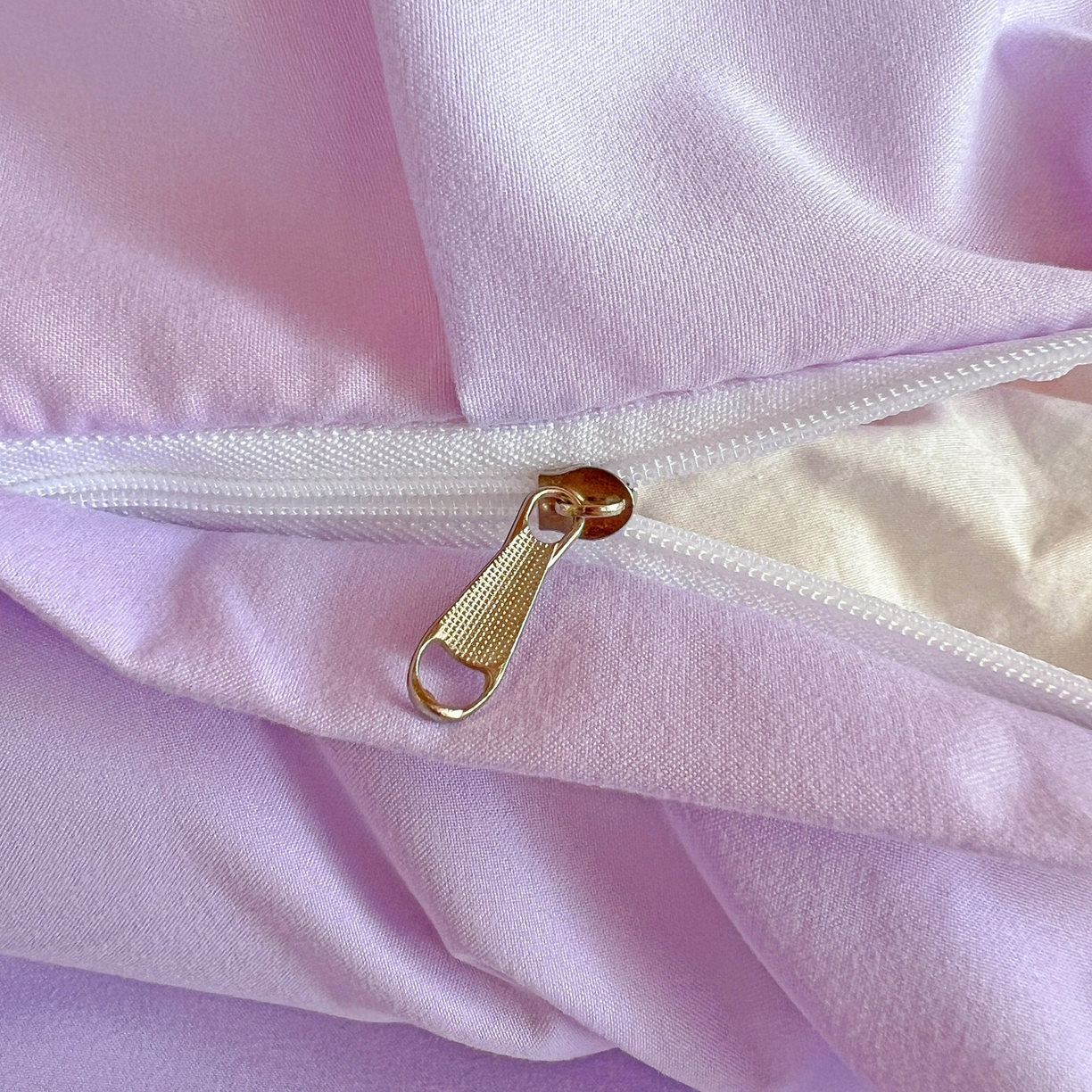 91家纺网 家纺一手货源 找家纺 雨菲家纺 2025新款学生季水洗棉毛巾绣花荷叶花边三件套四件套床单床笠款 美人鱼粉紫