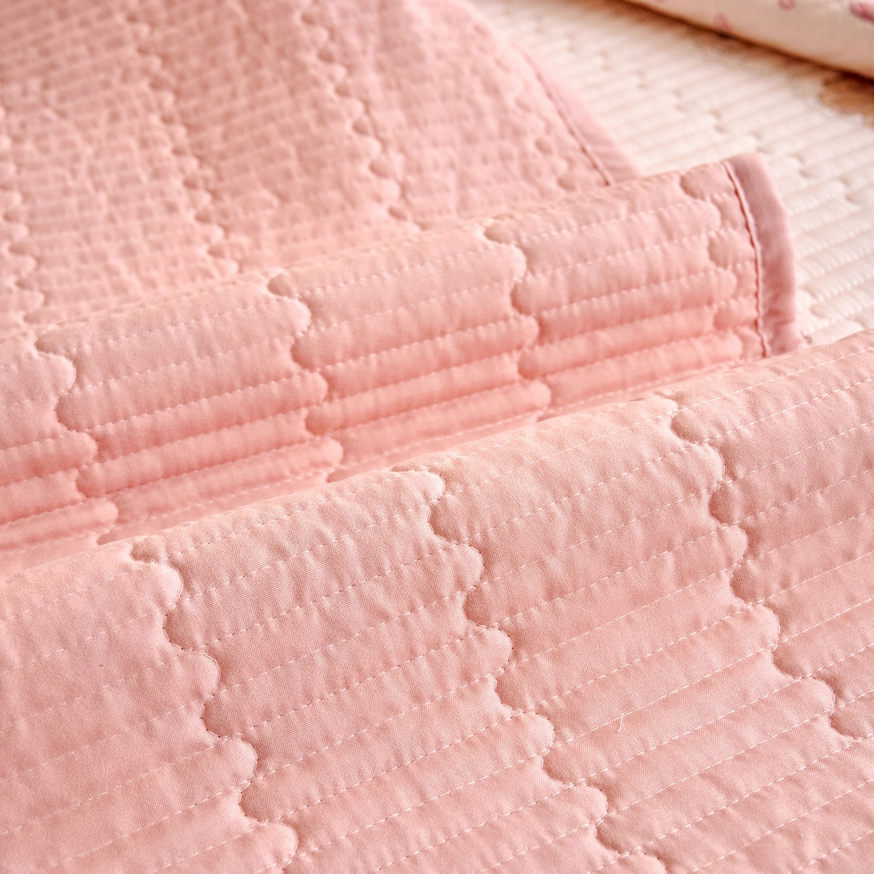 91家纺网 家纺一手货源 找家纺 X猫先生 2025小清新全棉学生床盖-新增花型 安缦小熊