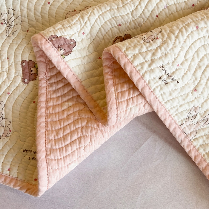 91家纺网 家纺一手货源 找家纺 羽爱家纺2025全棉13372新疆棉花床盖三件套 兔兔熊