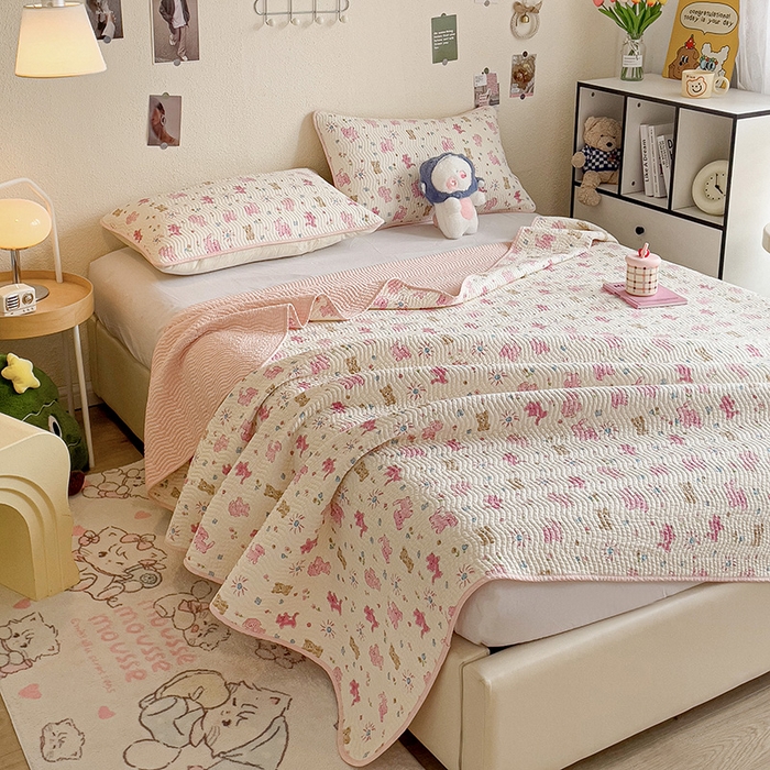 91家纺网 家纺一手货源 找家纺 羽爱家纺2025全棉13372新疆棉花床盖三件套 粉色花火