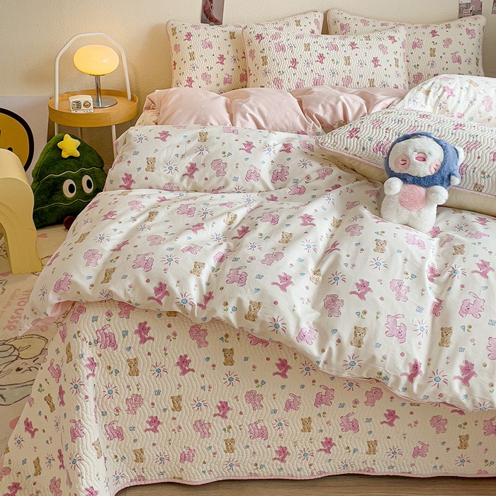 91家纺网 家纺一手货源 找家纺 羽爱家纺2025全棉13372新疆棉花床盖三件套 粉色花火