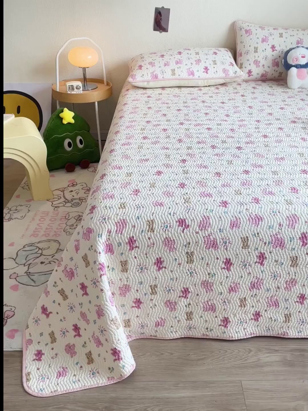 91家纺网 家纺一手货源 找家纺 羽爱家纺2025全棉13372新疆棉花床盖三件套 粉色花火