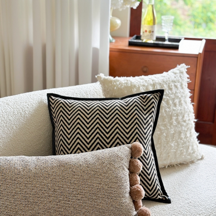 91家纺网 家纺一手货源 找家纺 （总）918拾朵家居 2025新款黑白复古风轻奢抱枕长条腰靠