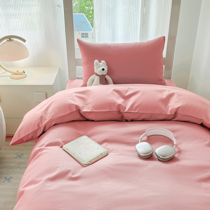 91家纺网 家纺一手货源 找家纺 简冠家纺 2025新款13372全棉纯色学生三件套 樱花粉