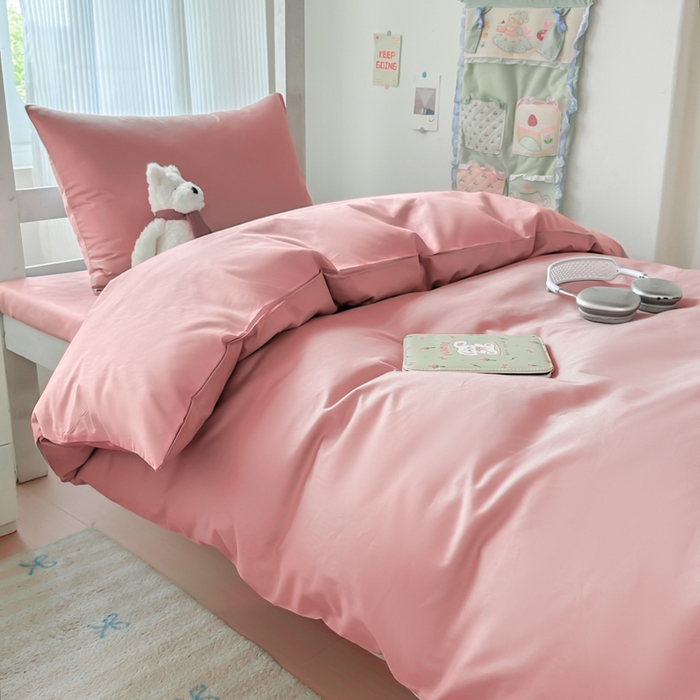 91家纺网 家纺一手货源 找家纺 简冠家纺 2025新款13372全棉纯色学生三件套 樱花粉