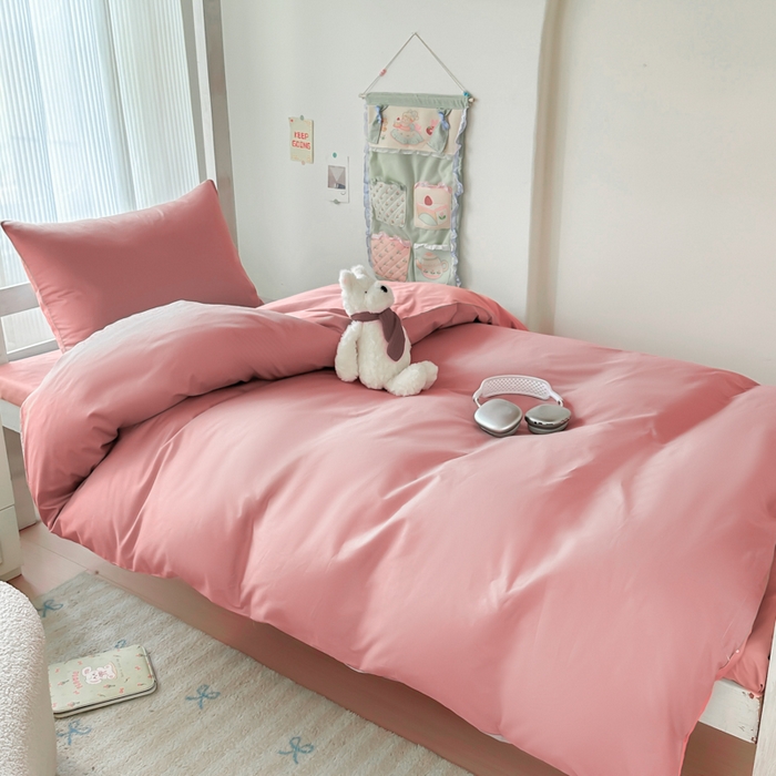 91家纺网 家纺一手货源 找家纺 简冠家纺 2025新款13372全棉纯色学生三件套 樱花粉