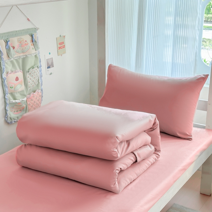 91家纺网 家纺一手货源 找家纺 简冠家纺 2025新款13372全棉纯色学生三件套 樱花粉