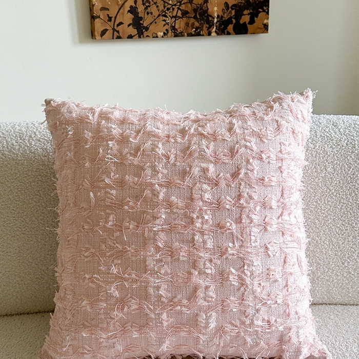 91家纺网 家纺一手货源 找家纺 918拾朵家居 2025新款立体流苏小香风抱枕 桃红(方)。